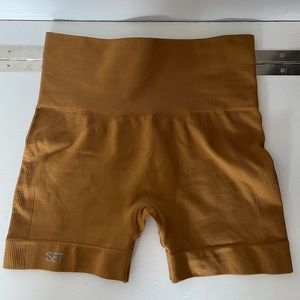 Set Active biker shorts NWOT